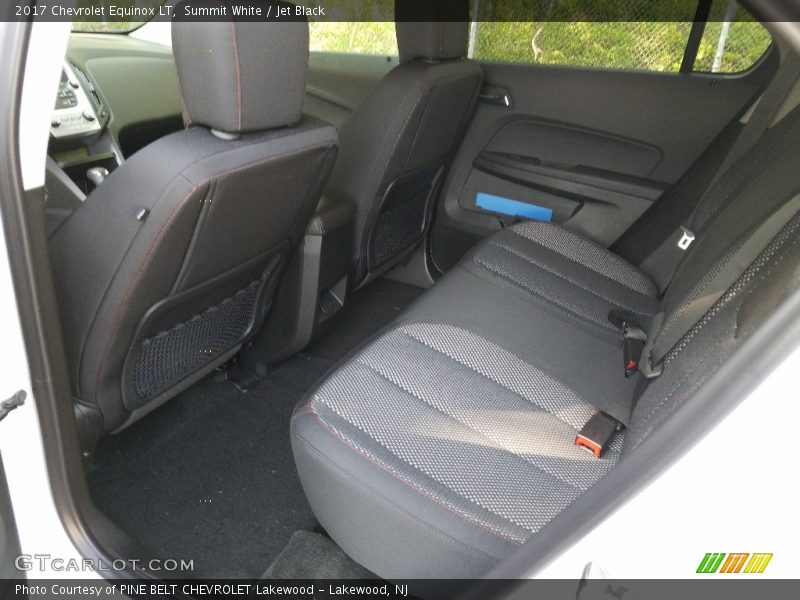 Summit White / Jet Black 2017 Chevrolet Equinox LT