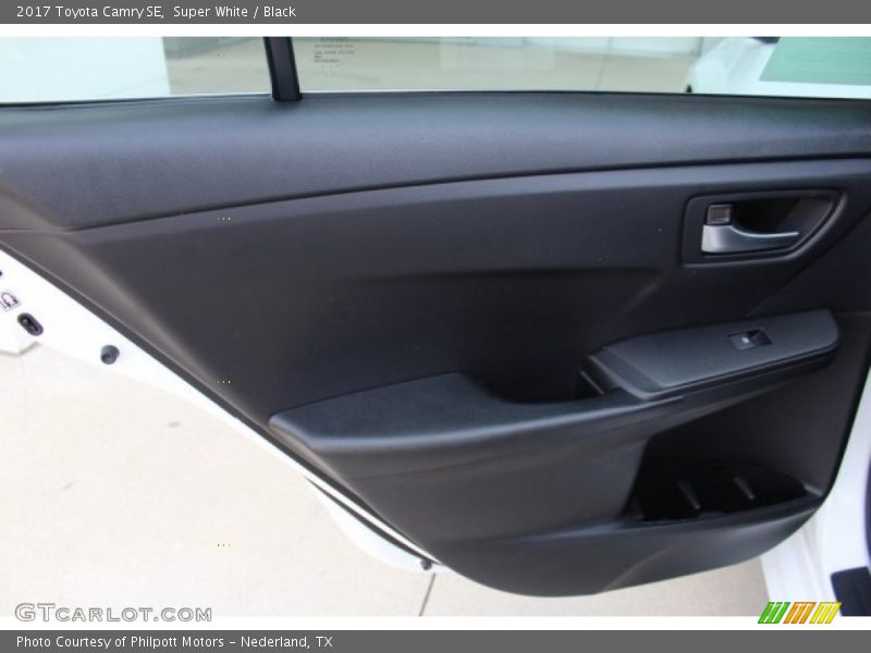 Super White / Black 2017 Toyota Camry SE