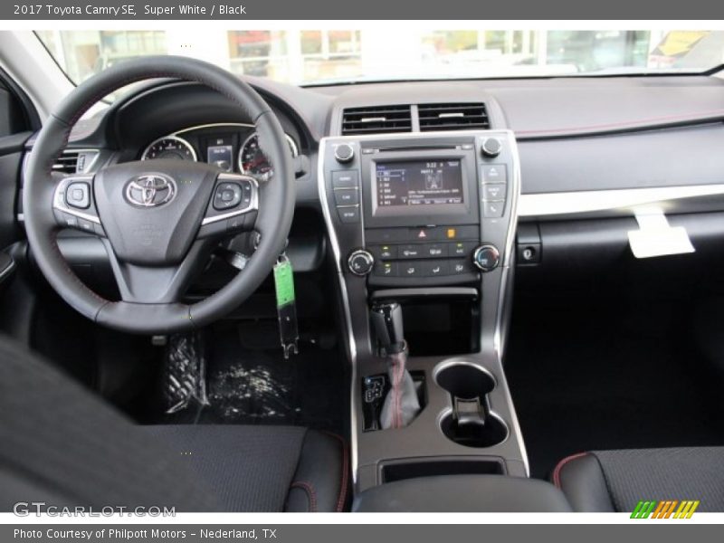 Super White / Black 2017 Toyota Camry SE