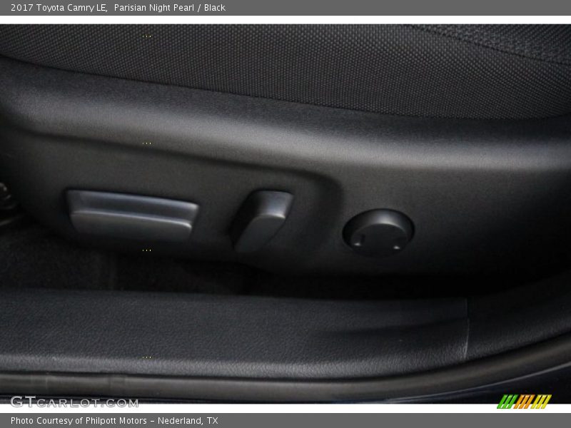 Parisian Night Pearl / Black 2017 Toyota Camry LE