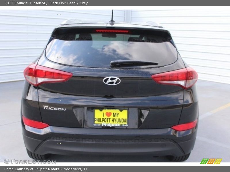 Black Noir Pearl / Gray 2017 Hyundai Tucson SE