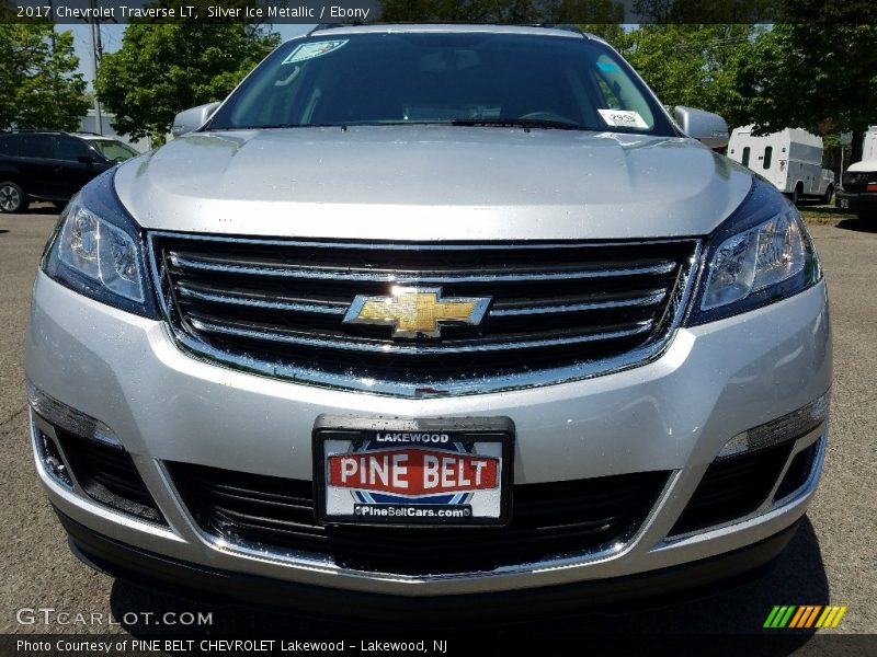 Silver Ice Metallic / Ebony 2017 Chevrolet Traverse LT
