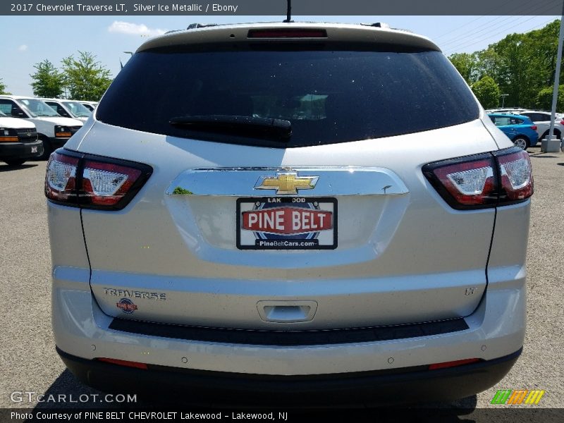 Silver Ice Metallic / Ebony 2017 Chevrolet Traverse LT