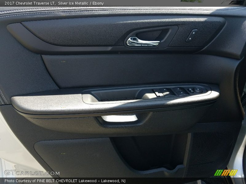 Silver Ice Metallic / Ebony 2017 Chevrolet Traverse LT