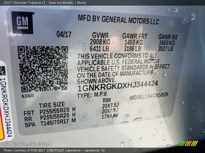 Silver Ice Metallic / Ebony 2017 Chevrolet Traverse LT
