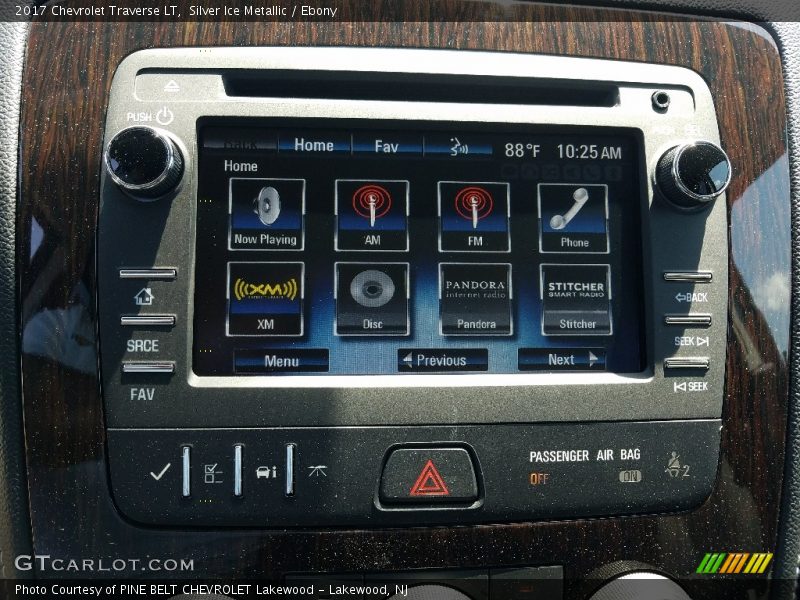 Silver Ice Metallic / Ebony 2017 Chevrolet Traverse LT