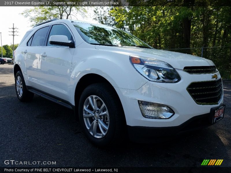 Summit White / Light Titanium/Jet Black 2017 Chevrolet Equinox LT