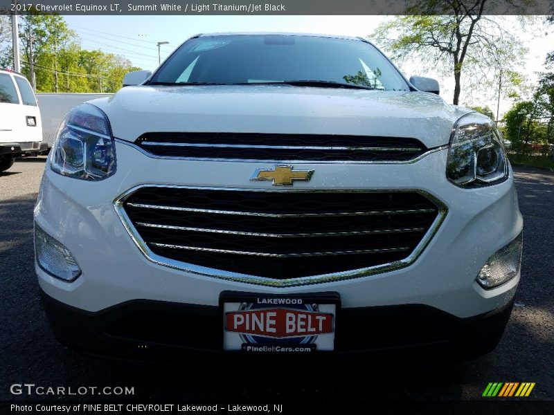 Summit White / Light Titanium/Jet Black 2017 Chevrolet Equinox LT