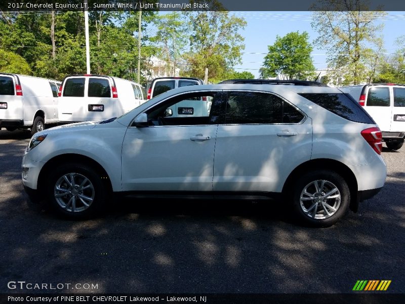 Summit White / Light Titanium/Jet Black 2017 Chevrolet Equinox LT