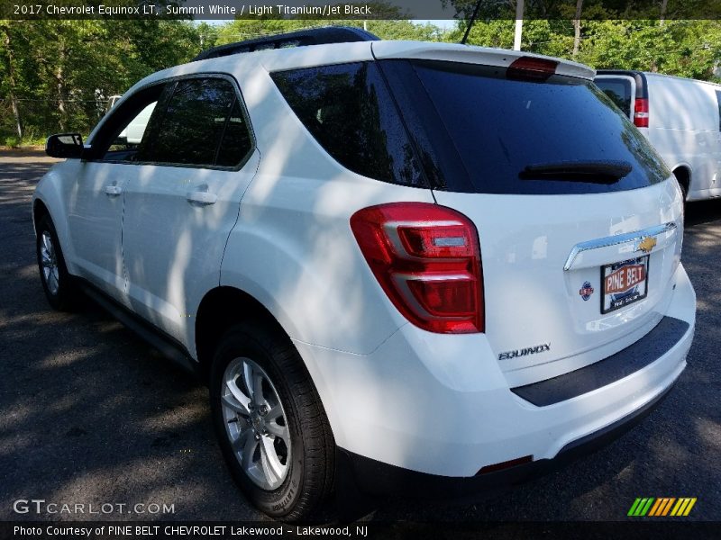 Summit White / Light Titanium/Jet Black 2017 Chevrolet Equinox LT