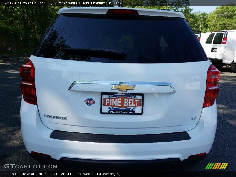 Summit White / Light Titanium/Jet Black 2017 Chevrolet Equinox LT