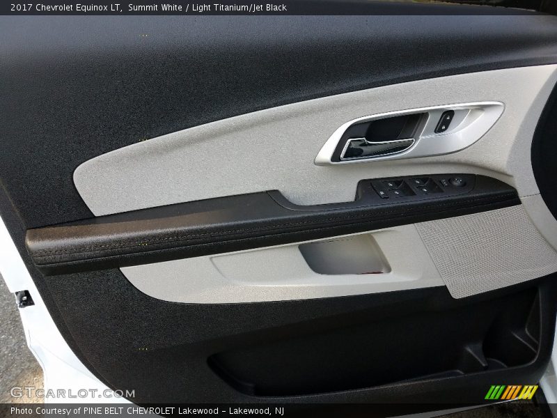 Summit White / Light Titanium/Jet Black 2017 Chevrolet Equinox LT