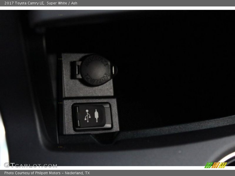 Super White / Ash 2017 Toyota Camry LE