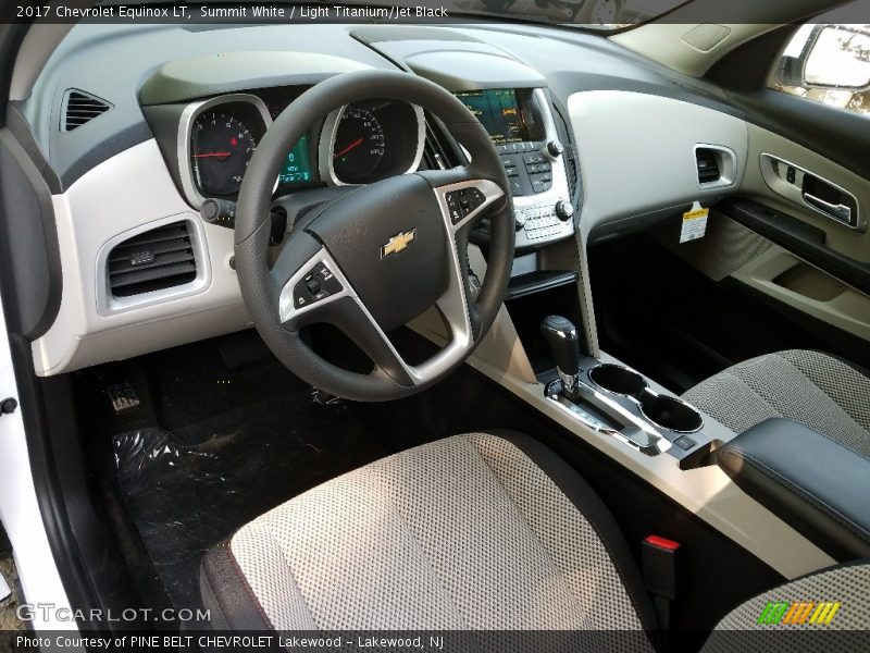 Summit White / Light Titanium/Jet Black 2017 Chevrolet Equinox LT