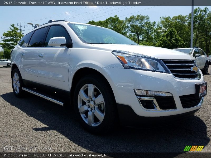 Iridescent Pearl Tricoat / Dark Titanium/Light Titanium 2017 Chevrolet Traverse LT AWD