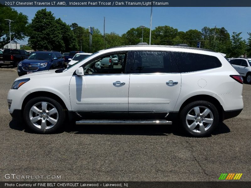 Iridescent Pearl Tricoat / Dark Titanium/Light Titanium 2017 Chevrolet Traverse LT AWD