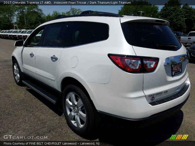 Iridescent Pearl Tricoat / Dark Titanium/Light Titanium 2017 Chevrolet Traverse LT AWD