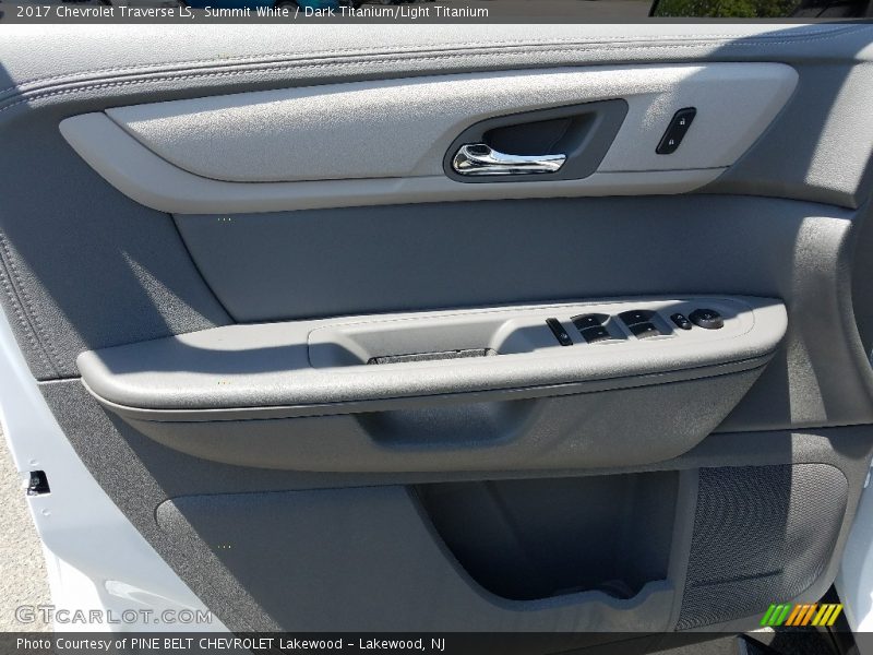 Summit White / Dark Titanium/Light Titanium 2017 Chevrolet Traverse LS