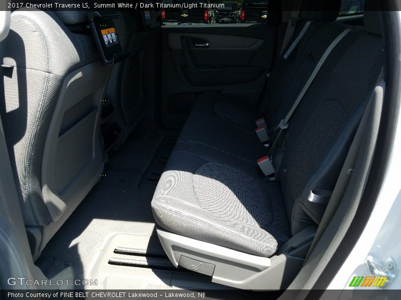 Summit White / Dark Titanium/Light Titanium 2017 Chevrolet Traverse LS