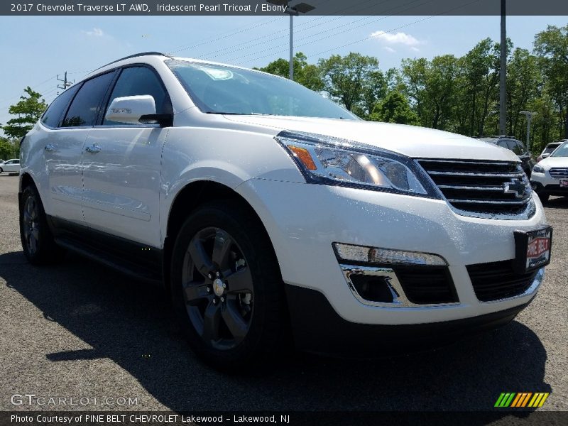 Iridescent Pearl Tricoat / Ebony 2017 Chevrolet Traverse LT AWD