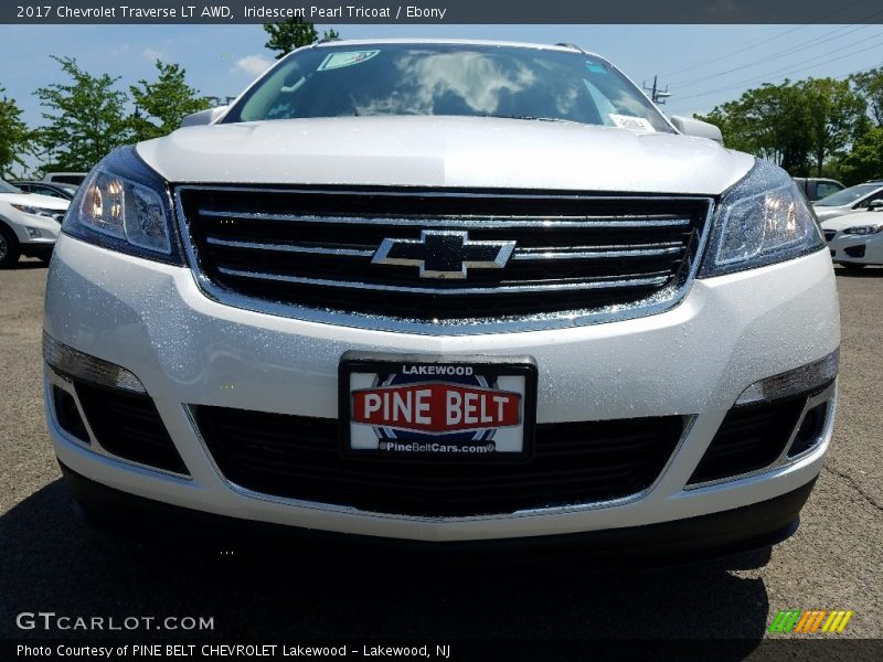 Iridescent Pearl Tricoat / Ebony 2017 Chevrolet Traverse LT AWD