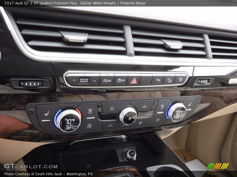 Glacier White Metallic / Pistachio Beige 2017 Audi Q7 3.0T quattro Premium Plus