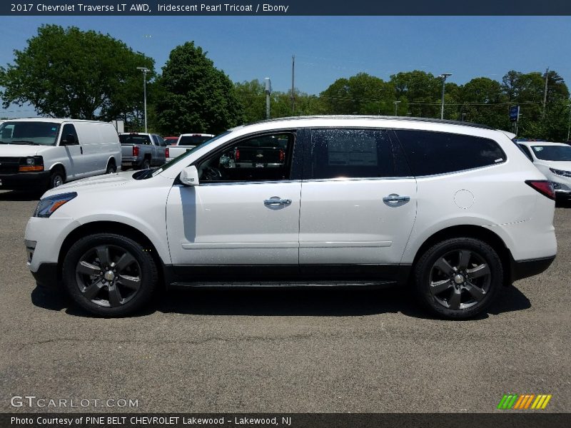 Iridescent Pearl Tricoat / Ebony 2017 Chevrolet Traverse LT AWD