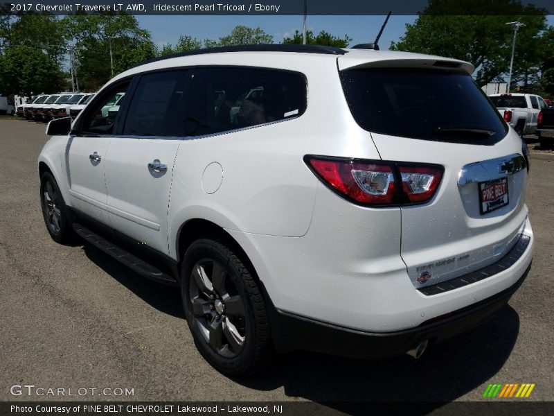 Iridescent Pearl Tricoat / Ebony 2017 Chevrolet Traverse LT AWD