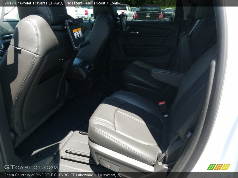 Iridescent Pearl Tricoat / Ebony 2017 Chevrolet Traverse LT AWD