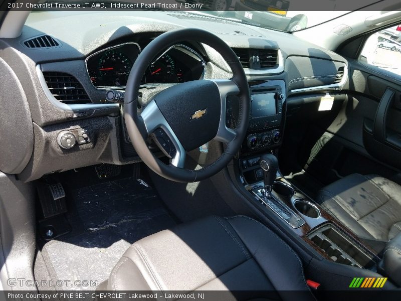 Iridescent Pearl Tricoat / Ebony 2017 Chevrolet Traverse LT AWD
