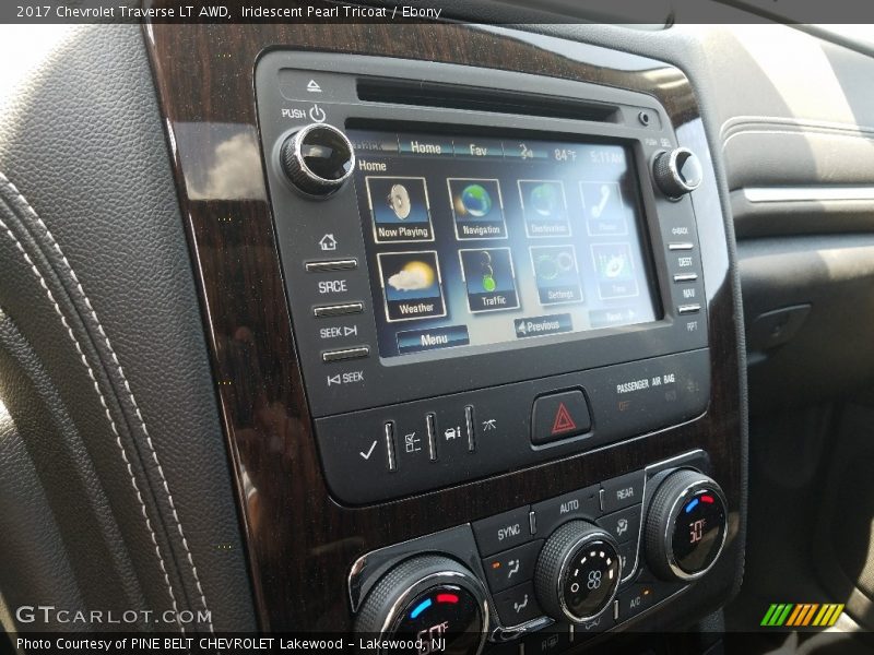 Iridescent Pearl Tricoat / Ebony 2017 Chevrolet Traverse LT AWD