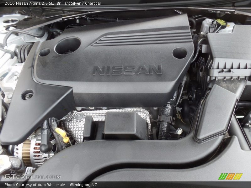 Brilliant Silver / Charcoal 2016 Nissan Altima 2.5 SL