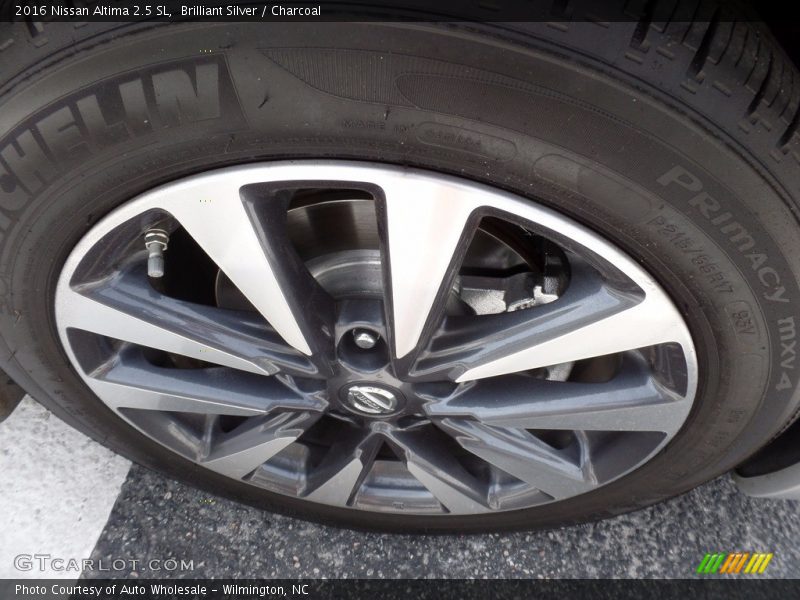 Brilliant Silver / Charcoal 2016 Nissan Altima 2.5 SL