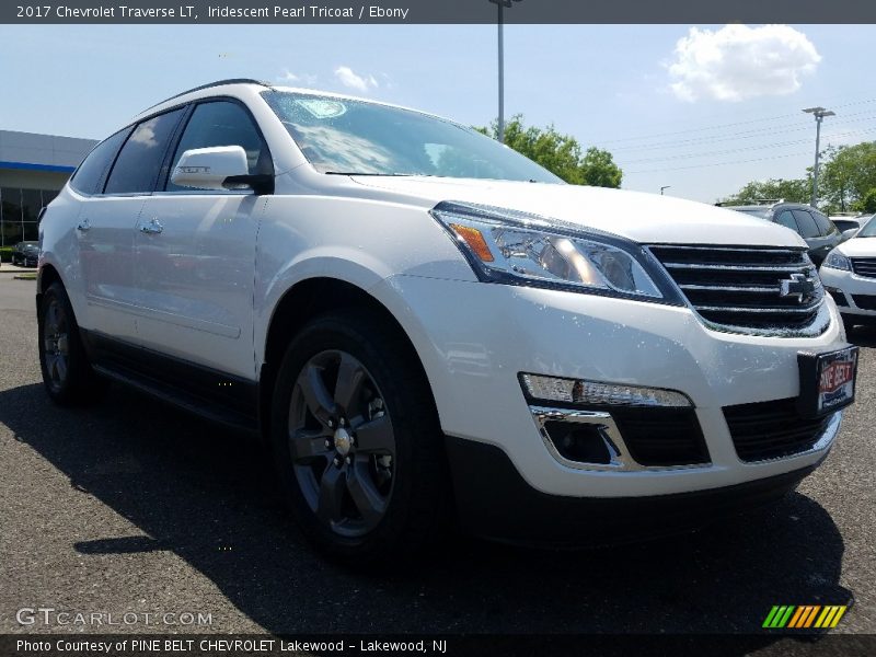 Iridescent Pearl Tricoat / Ebony 2017 Chevrolet Traverse LT