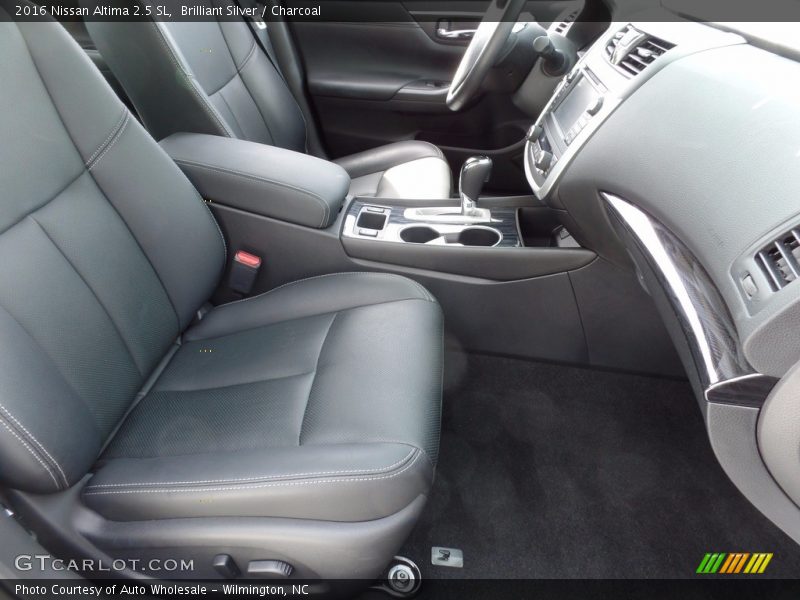 Brilliant Silver / Charcoal 2016 Nissan Altima 2.5 SL