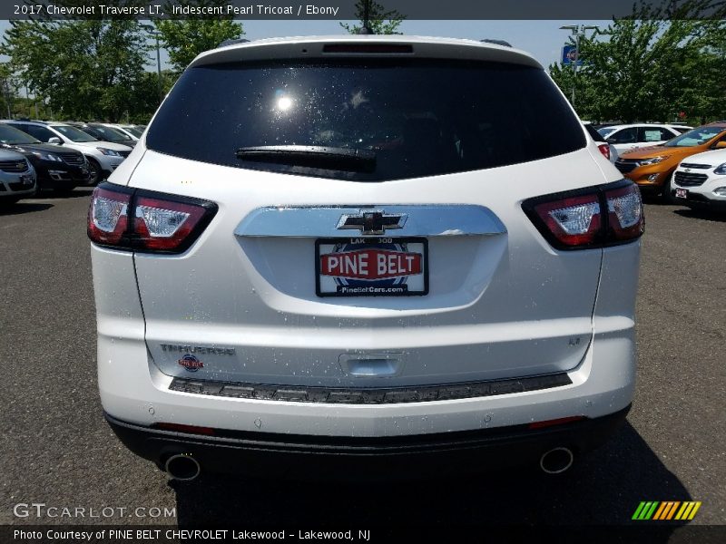 Iridescent Pearl Tricoat / Ebony 2017 Chevrolet Traverse LT