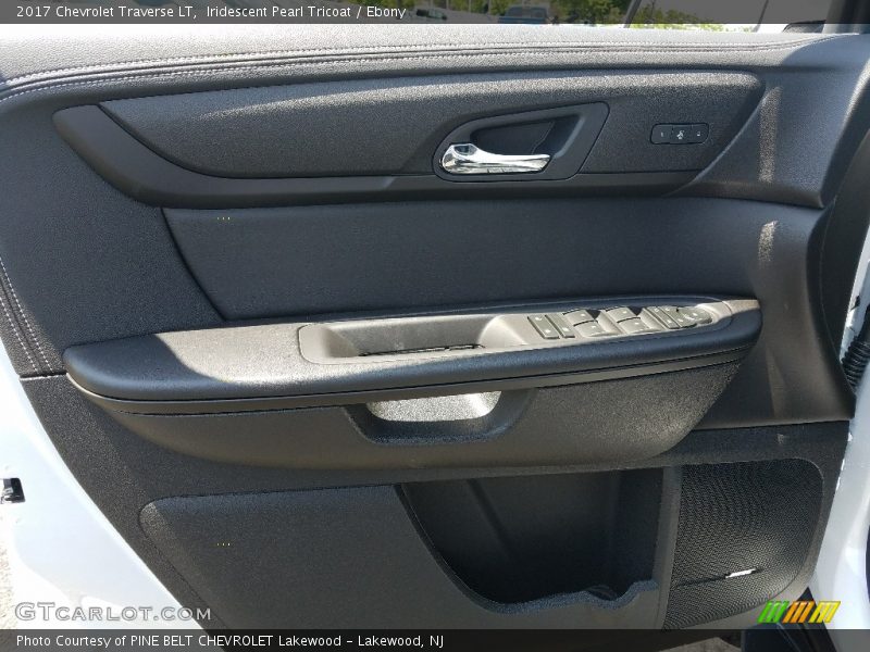 Iridescent Pearl Tricoat / Ebony 2017 Chevrolet Traverse LT