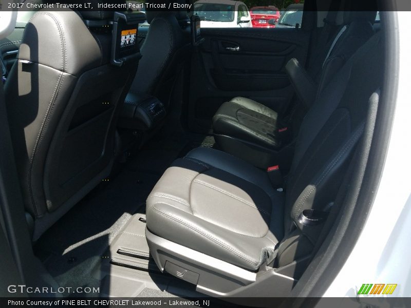 Iridescent Pearl Tricoat / Ebony 2017 Chevrolet Traverse LT