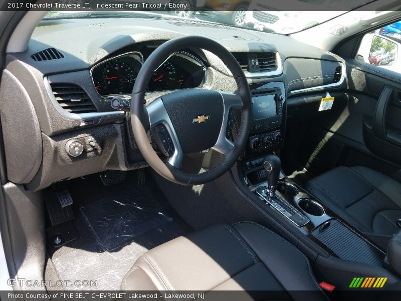 Iridescent Pearl Tricoat / Ebony 2017 Chevrolet Traverse LT