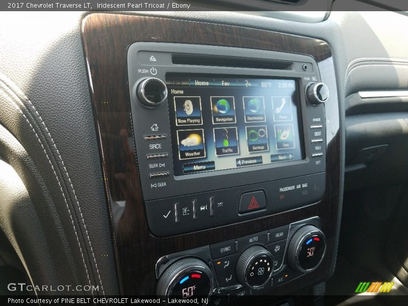 Iridescent Pearl Tricoat / Ebony 2017 Chevrolet Traverse LT