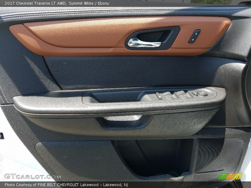 Summit White / Ebony 2017 Chevrolet Traverse LT AWD