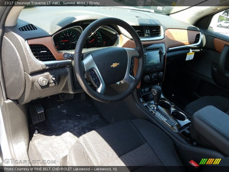 Summit White / Ebony 2017 Chevrolet Traverse LT AWD