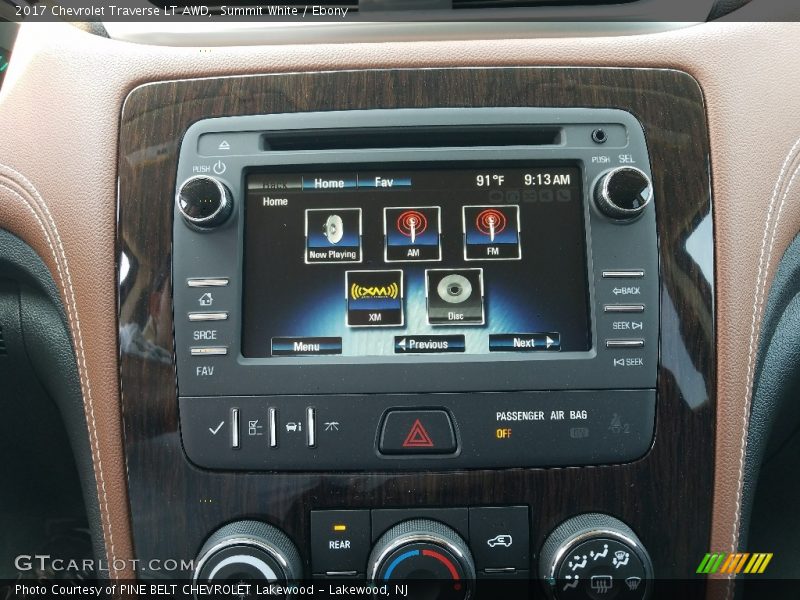Summit White / Ebony 2017 Chevrolet Traverse LT AWD