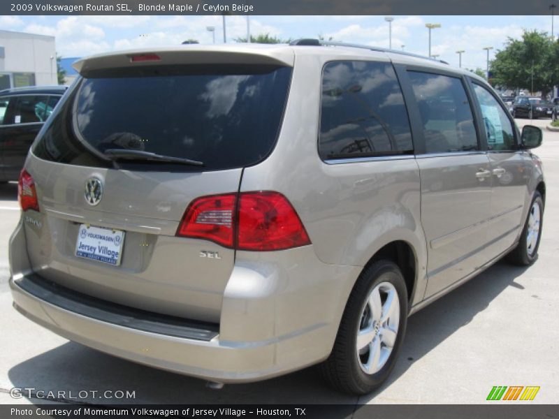 Blonde Maple / Ceylon Beige 2009 Volkswagen Routan SEL