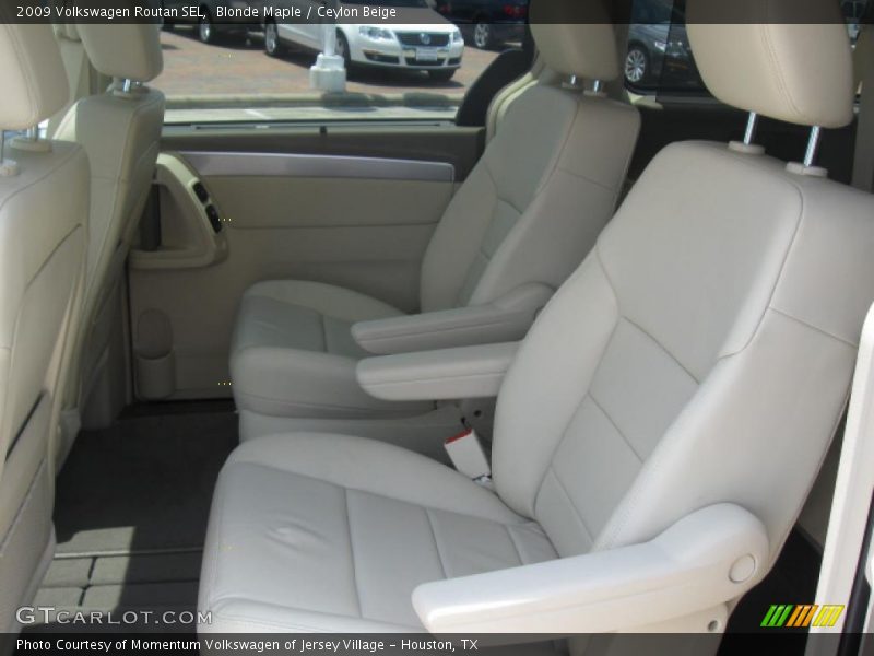 Blonde Maple / Ceylon Beige 2009 Volkswagen Routan SEL