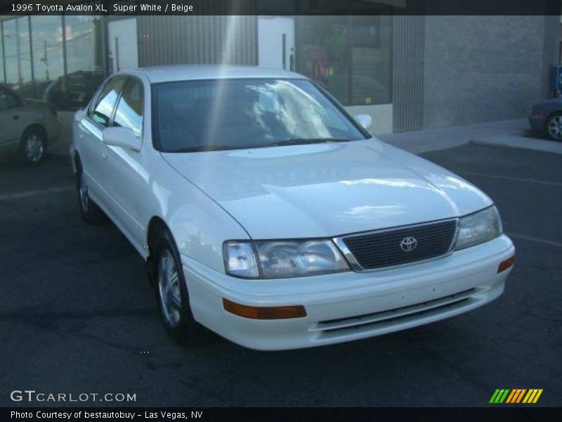 Super White / Beige 1996 Toyota Avalon XL