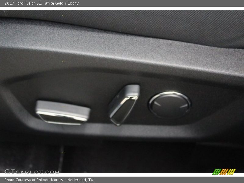 White Gold / Ebony 2017 Ford Fusion SE