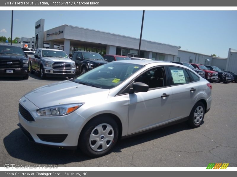 Front 3/4 View of 2017 Focus S Sedan