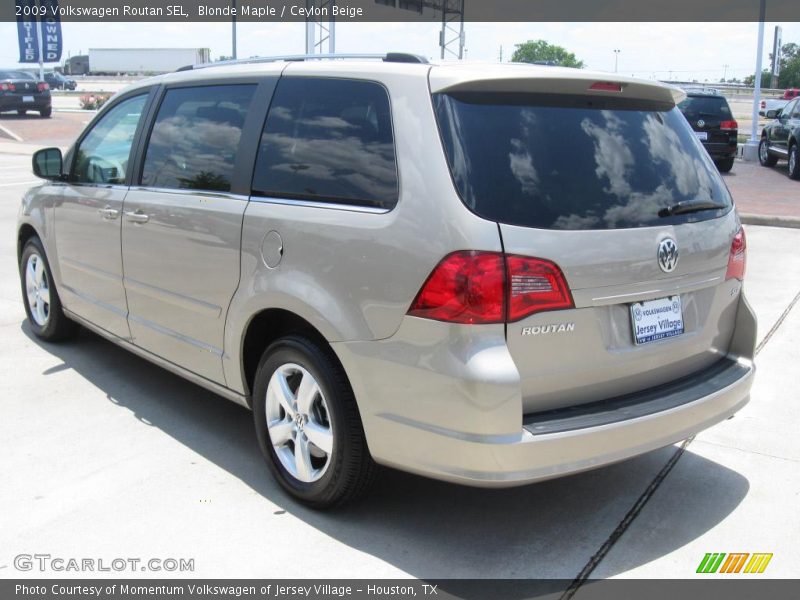 Blonde Maple / Ceylon Beige 2009 Volkswagen Routan SEL