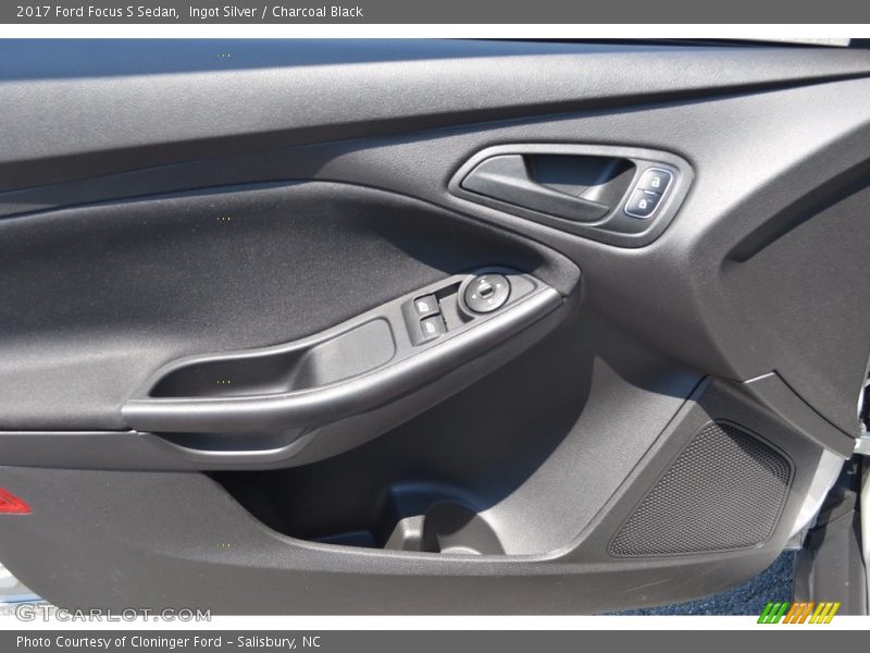 Ingot Silver / Charcoal Black 2017 Ford Focus S Sedan